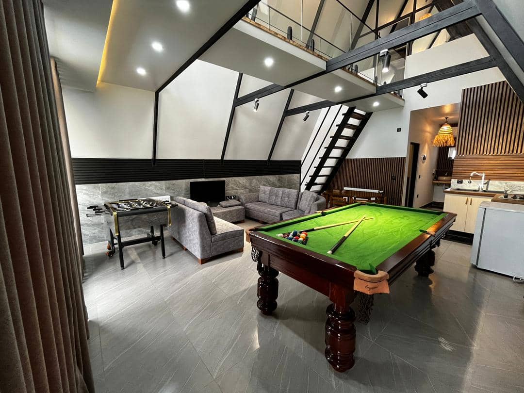 کلبه سوئیسی با استخر روباز در چالکرود رامسر