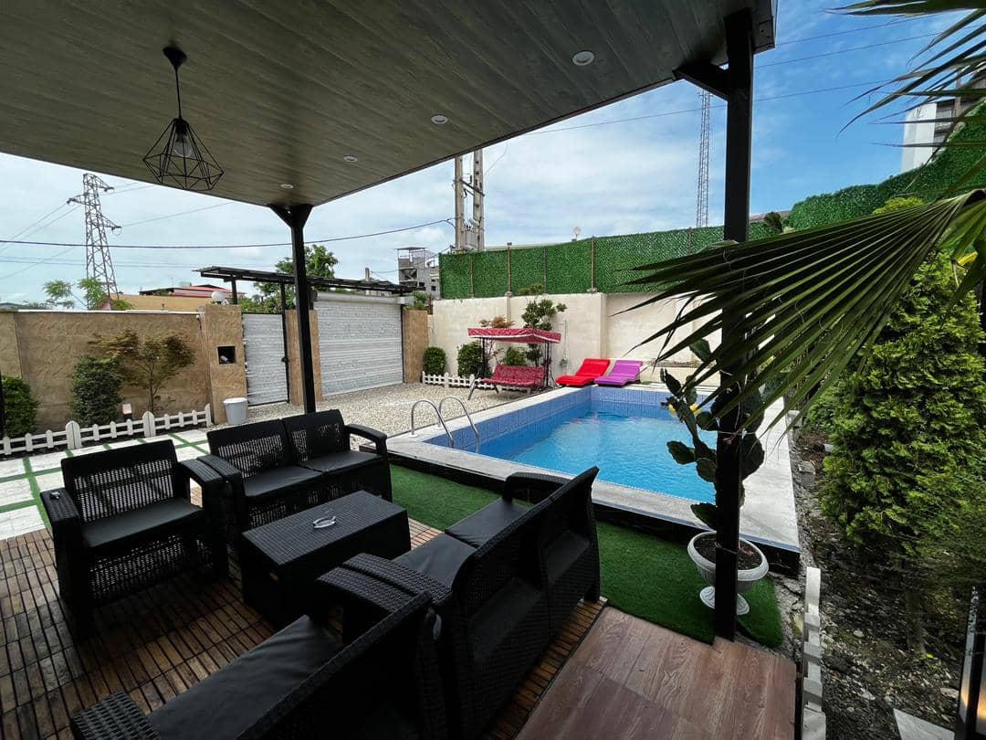 کلبه سوئیسی با استخر روباز در چالکرود رامسر