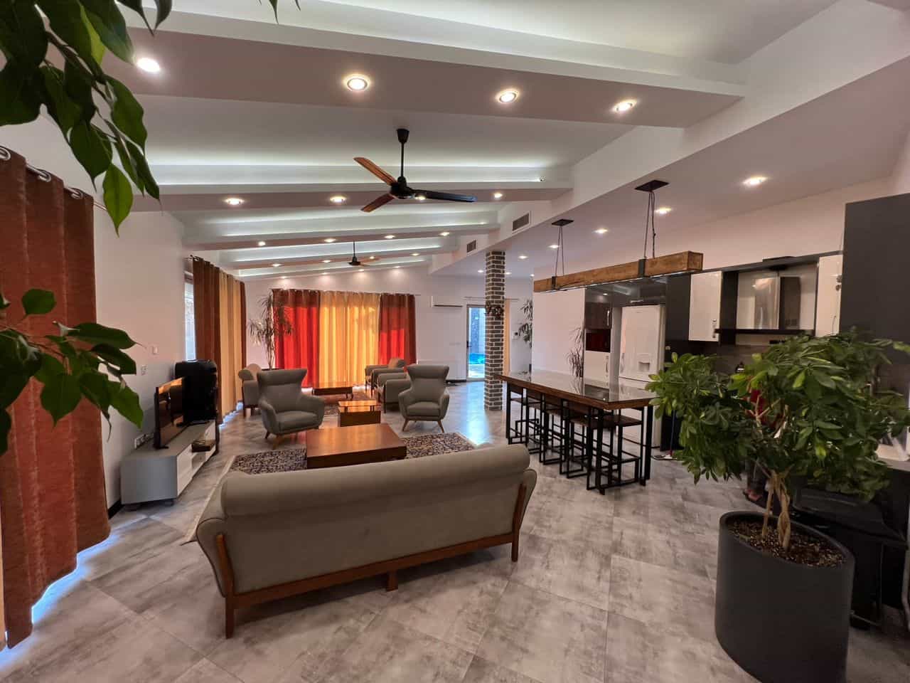 اجاره ویلا با استخر روباز در لواسان