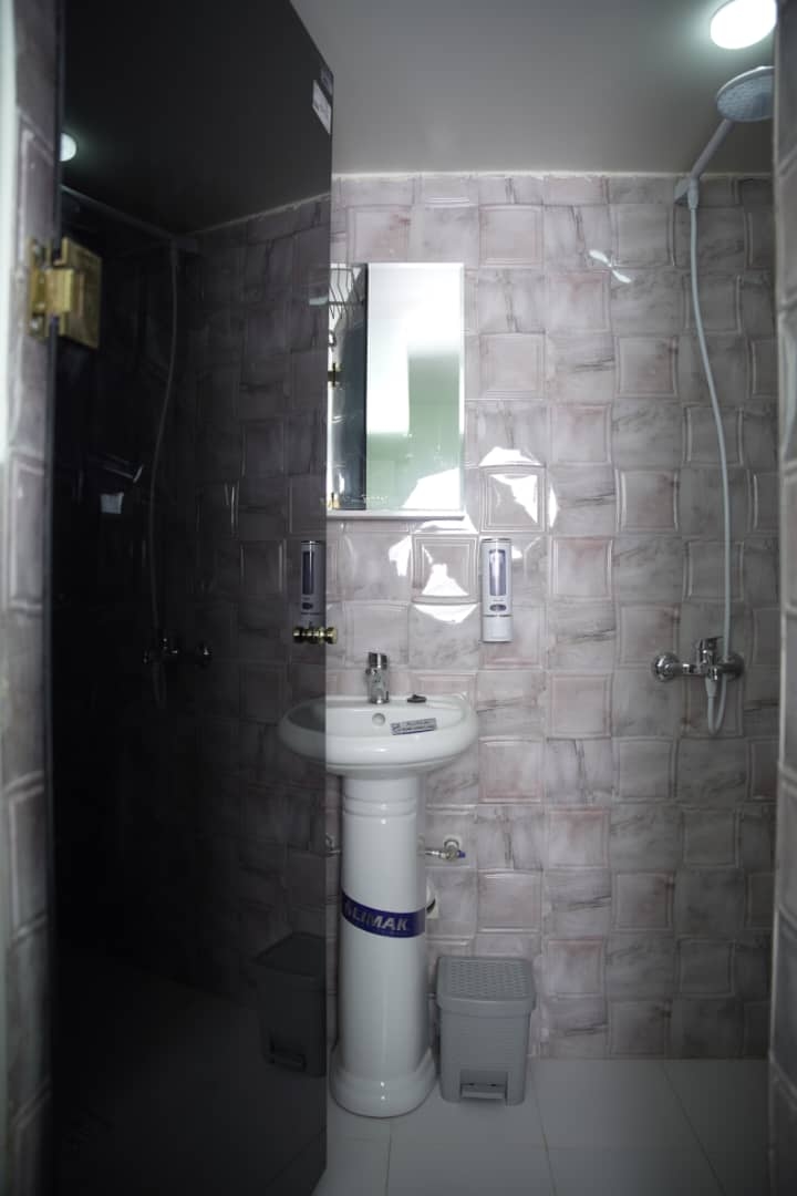 اجاره اتاق هتل در نزدیکی نقش جهان - سه تخته