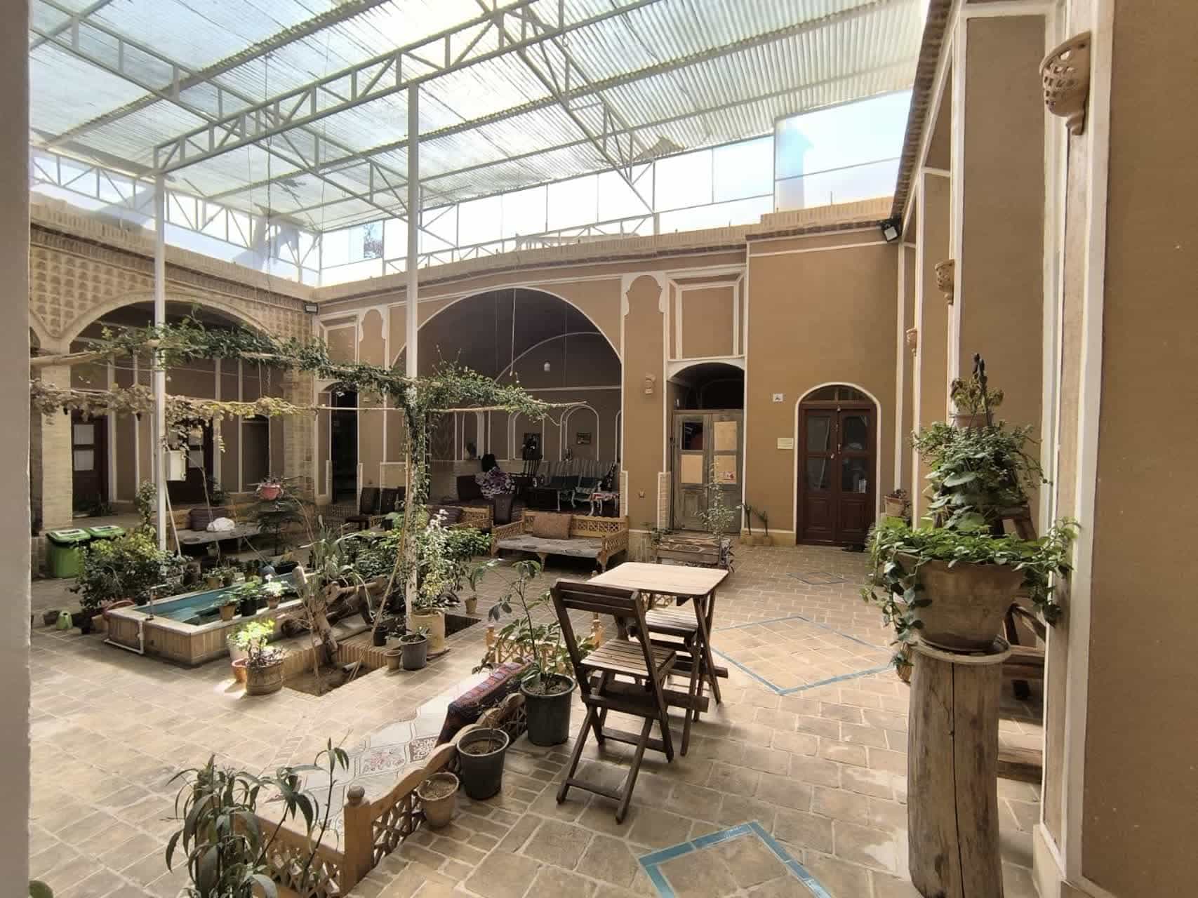 اجاره اقامتگاه بومگردی در خیابان انقلاب یزد - شهریار