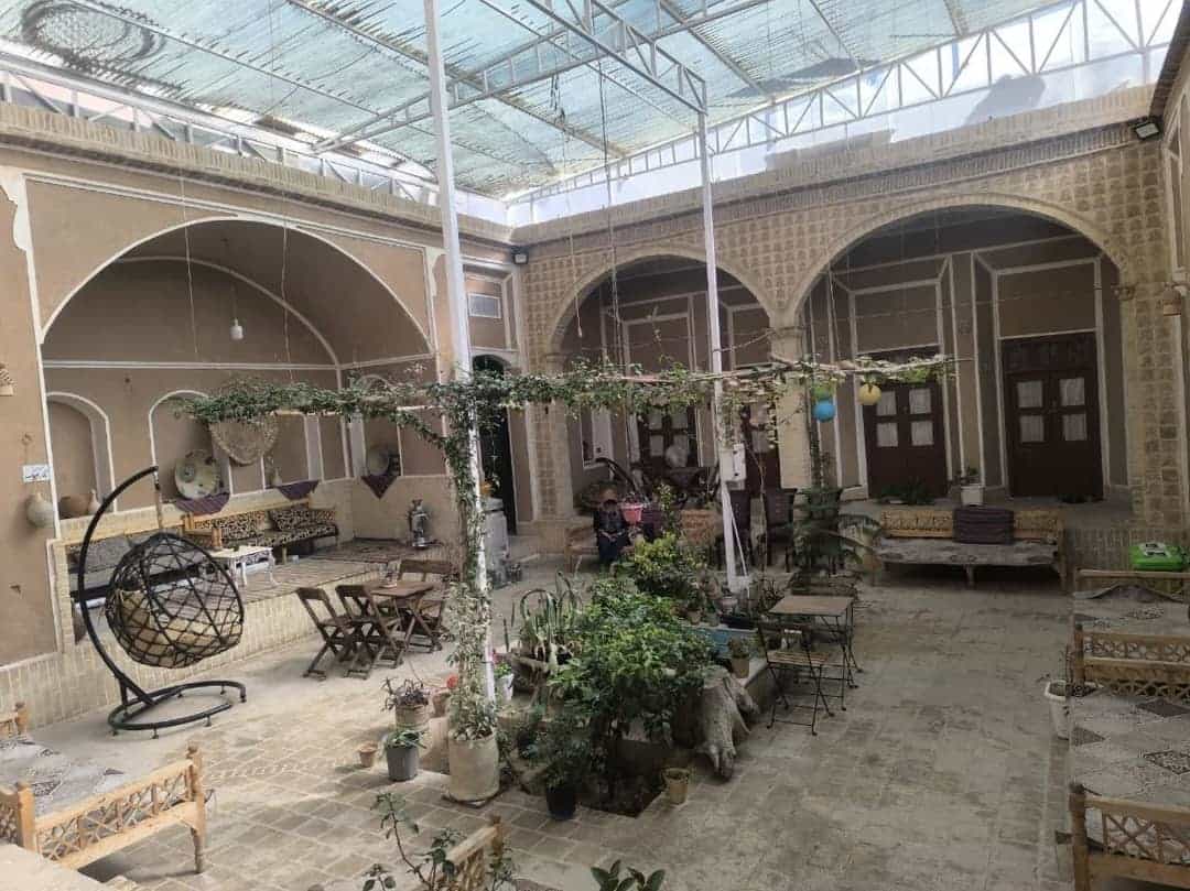 اجاره اقامتگاه بومگردی در خیابان انقلاب یزد - فردوسی