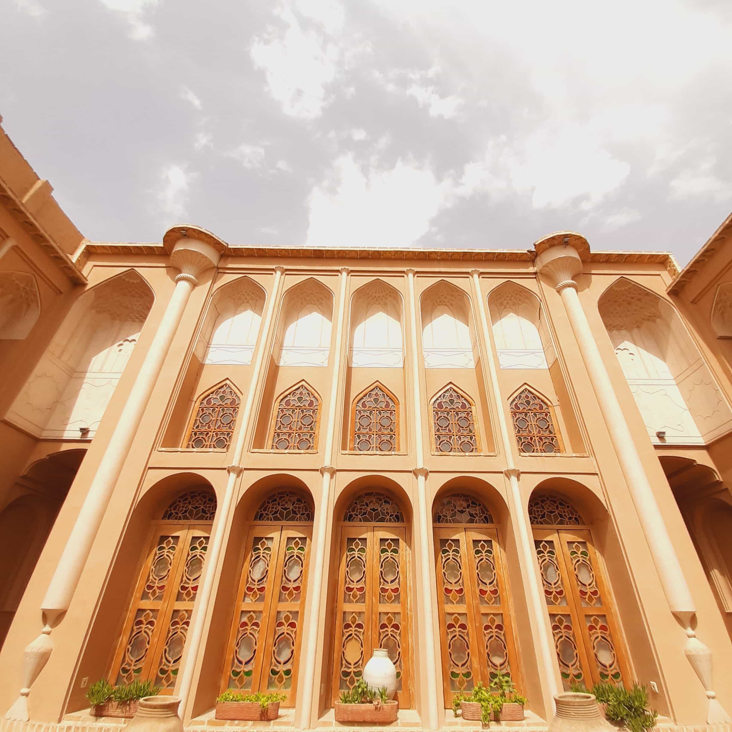 اجاره  اجاره سوئیت سنتی سه تخته در یزد - گیو