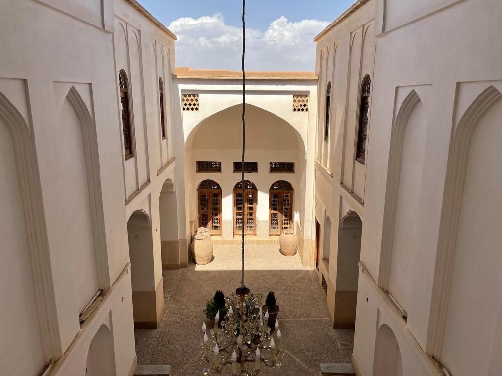 اجاره سوئیت سنتی در یزد - آذرمیدخت