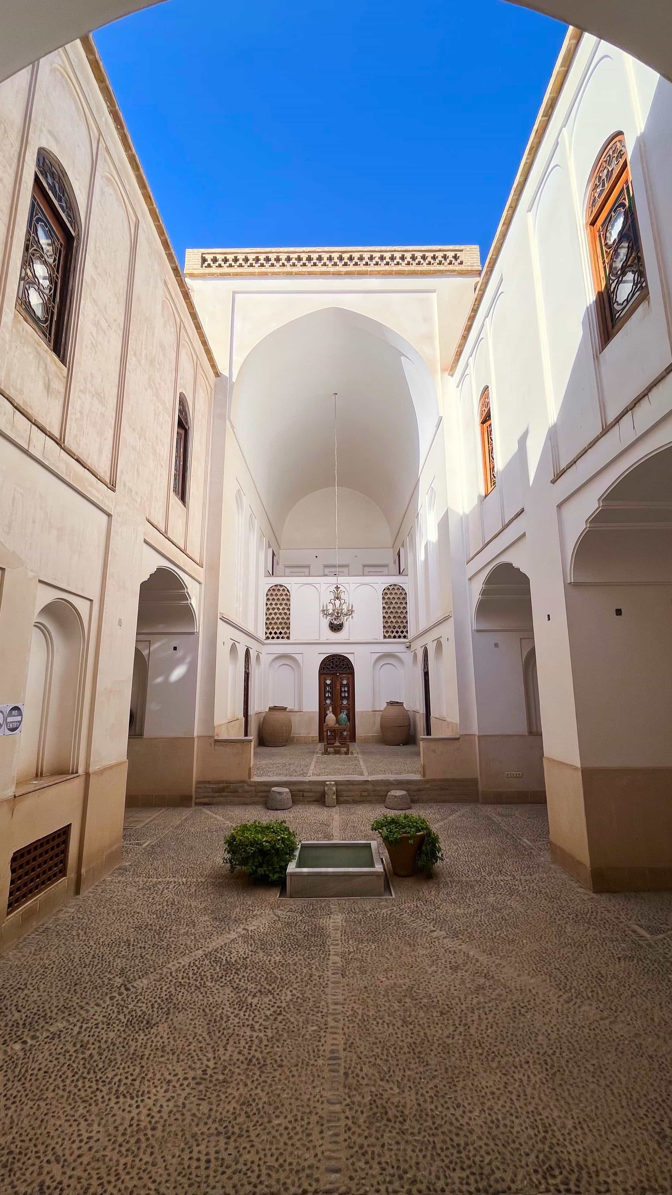 اجاره سوئیت سنتی دو تخته در یزد - آناهیتا