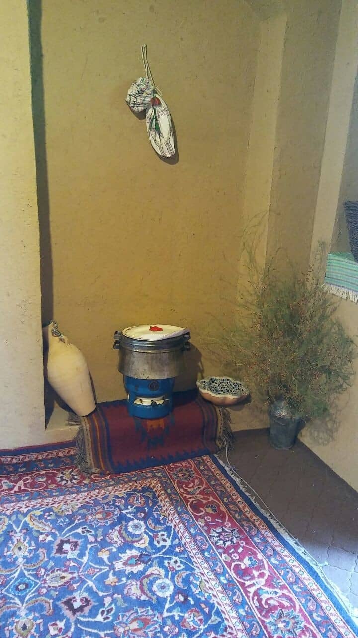 اجاره خانه ی سنتی در بیارجمند سمنان -اتاق کرسی