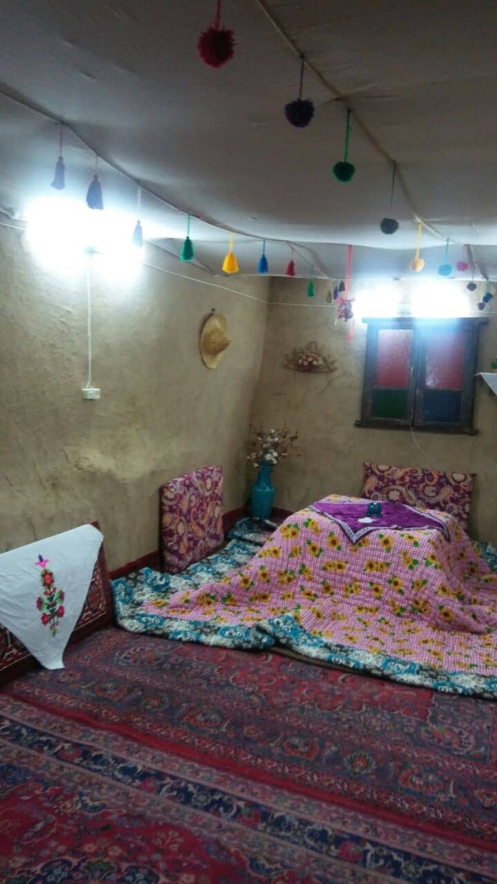 اجاره خانه ی سنتی در بیارجمند سمنان -اتاق کرسی