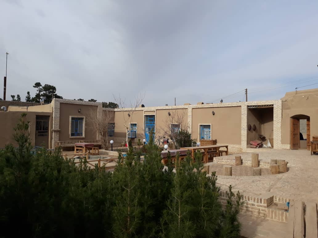 اجاره خانه سنتی با صبحانه درنشتیفان