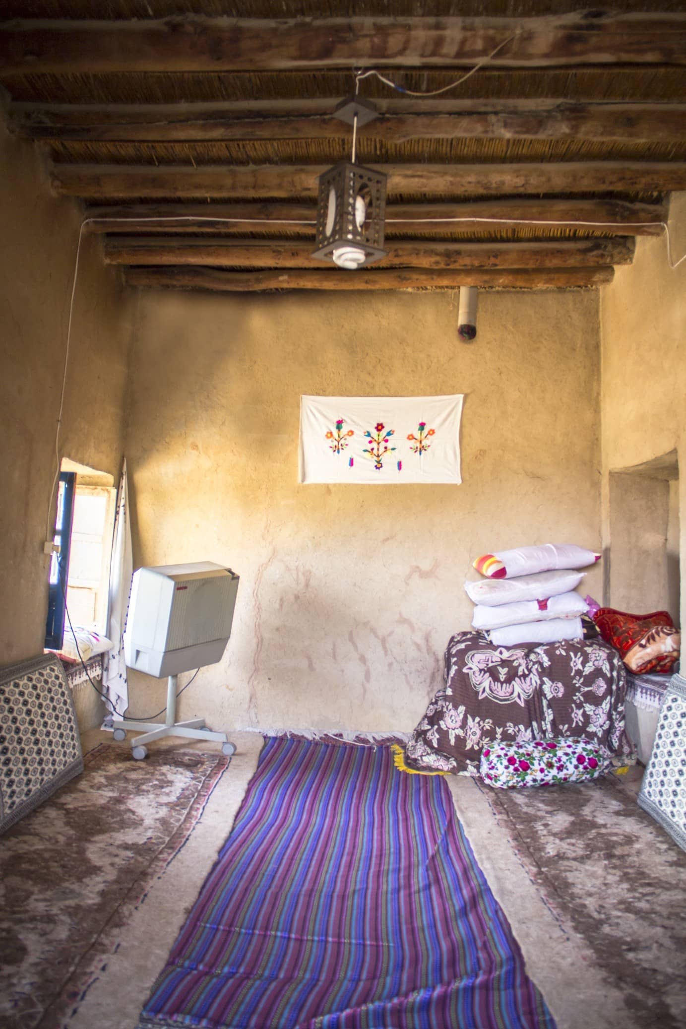 اجاره اقامتگاه و اتاق روستای در قلعه بالا بیارجمند