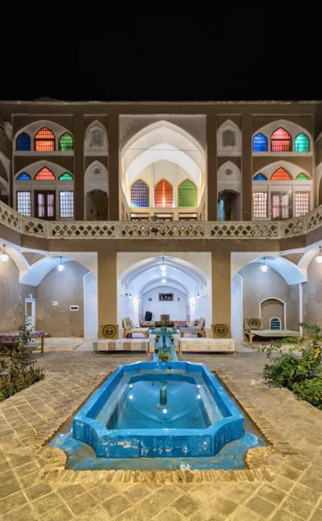 اجاره اقامتگاه سنتی در کمال الملک کاشان - نقش