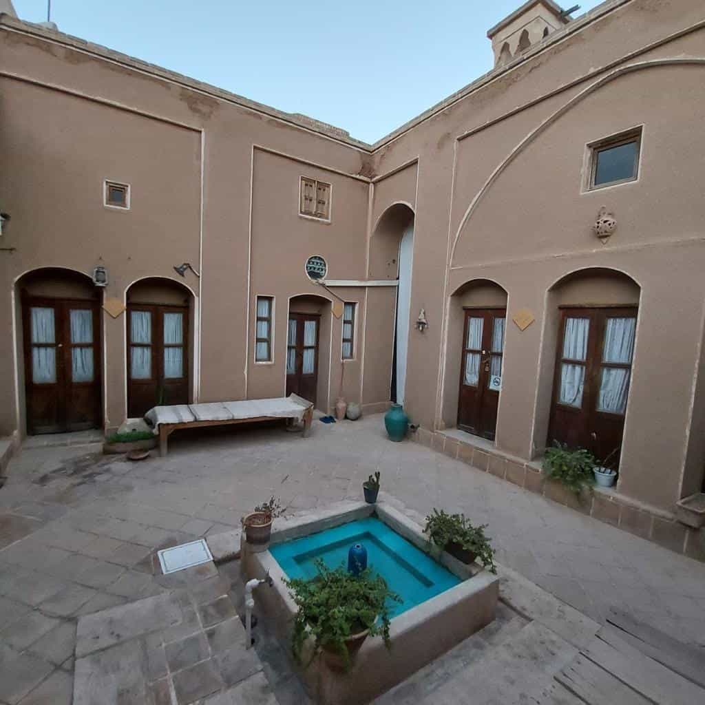 اجاره اقامتگاه سنتی در کمال الملک کاشان - نقش