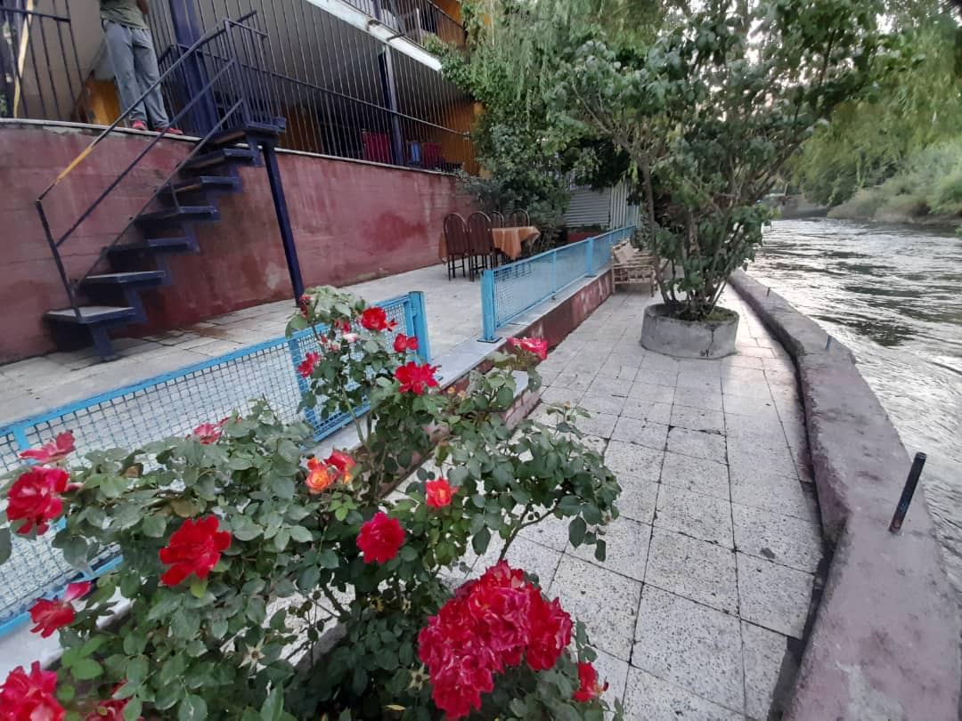 اجاره ویلا استخردار کنار رودخانه در اردل باغ بهادران