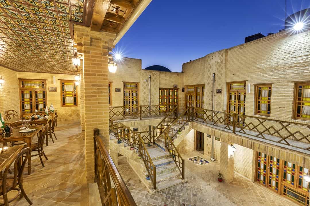 اجاره هتل سنتی در انقلاب زنجان -3 تخته همکف