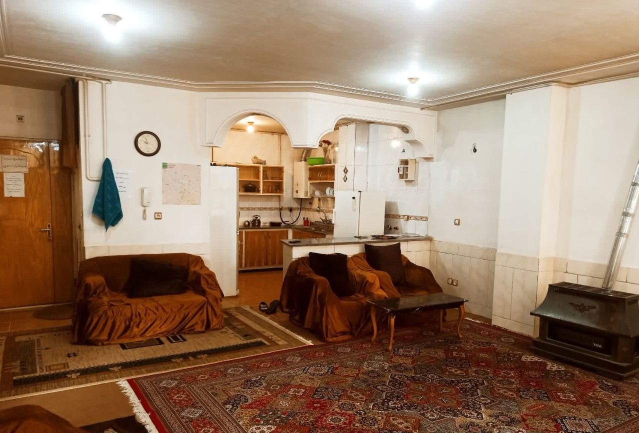 اجاره آپارتمان مبله طبقه اول در ملت شهرکرد - واحد2