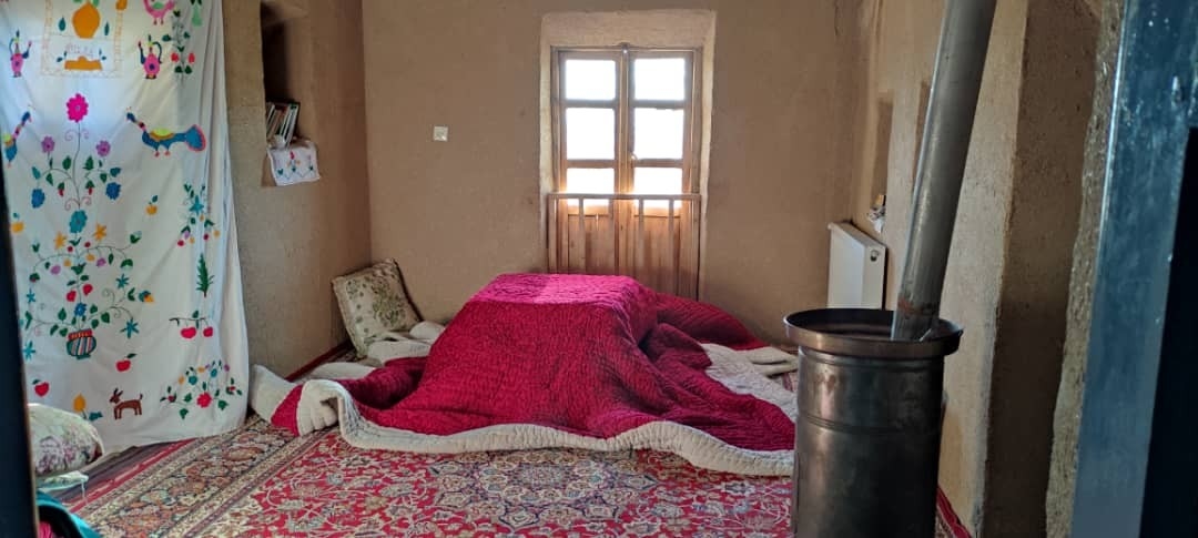 اجاره اتاق سنتی در ایور کاشمر - ریوش