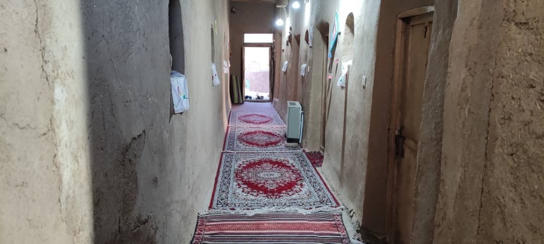 اجاره اقامتگاه بومگردی در ایور ریوش - کاشمر