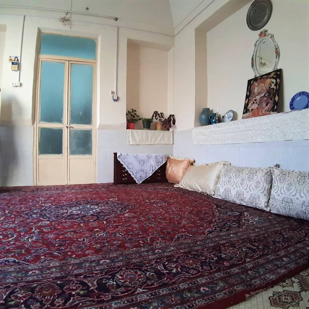 رزرو خانه سنتی در دستجرد ورزنه - اردیبهشت