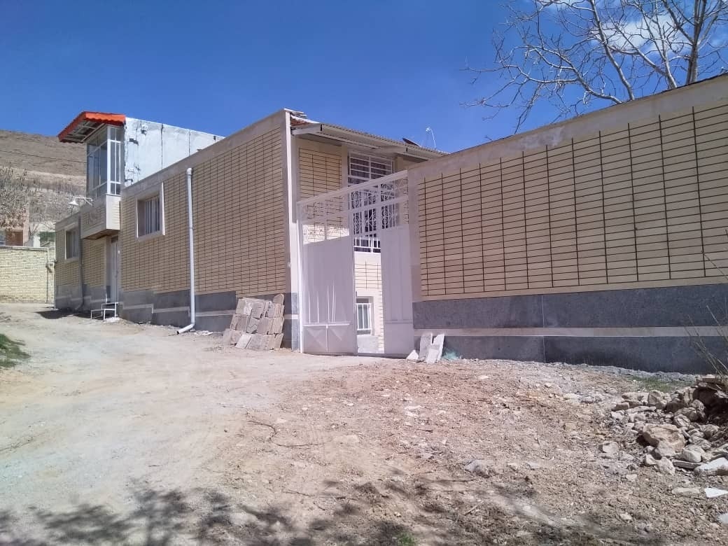 اجاره خانه ویلایی سه خوابه در خیابان مولوی سمیرم-همکف