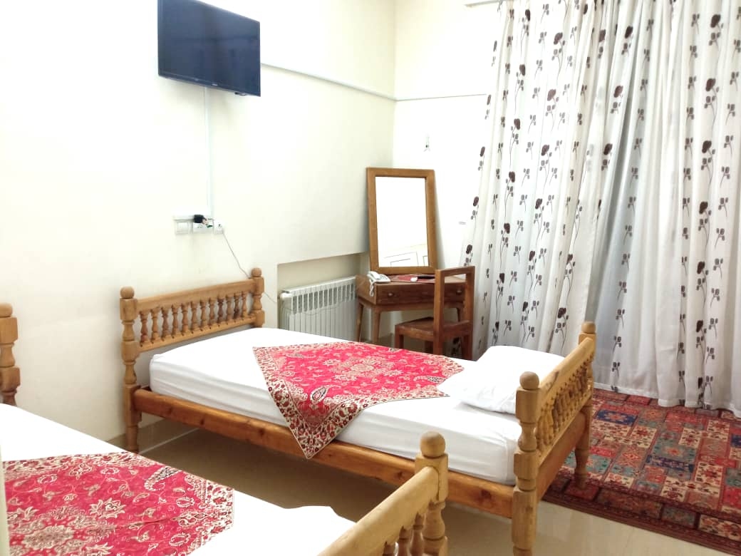 اجاره اقامتگاه سنتی در بعثت یزد - بوستان