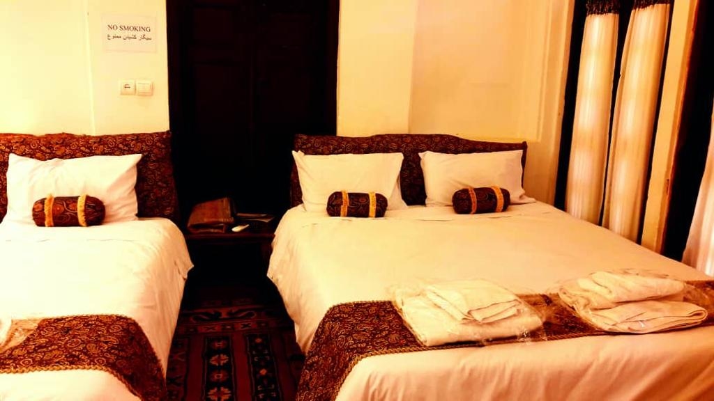 اجاره هتل سنتی سه تخته هفت خان در رجایی یزد  - اتاق 7