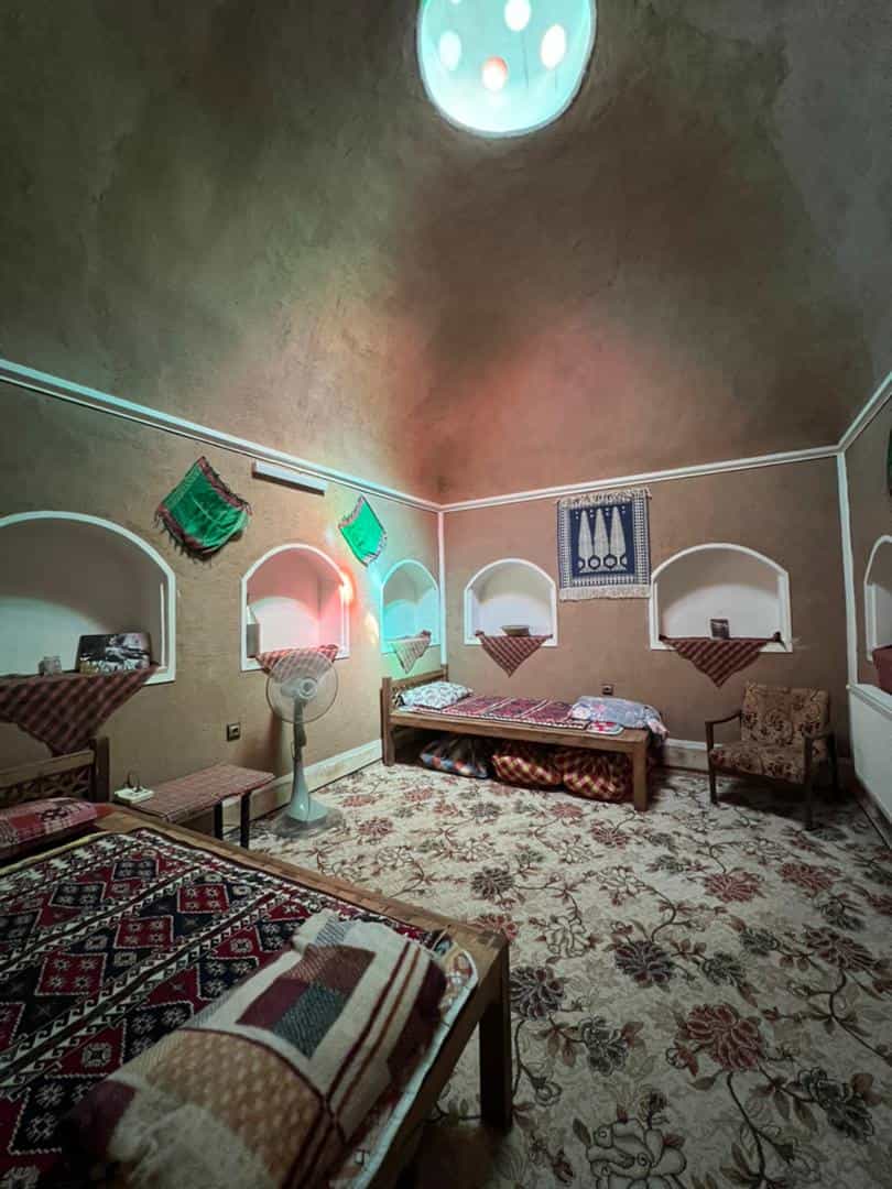 اجاره اتاق سنتی وهمن در شاهدیه یزد