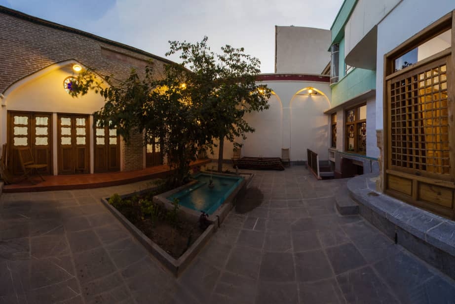 اجاره اقامتگاه سنتی در مرکز شهر اصفهان