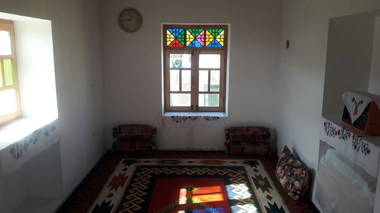 اجاره اتاق سنتی در روستای گردشگری قلعه بالا بیارجمند - مادر