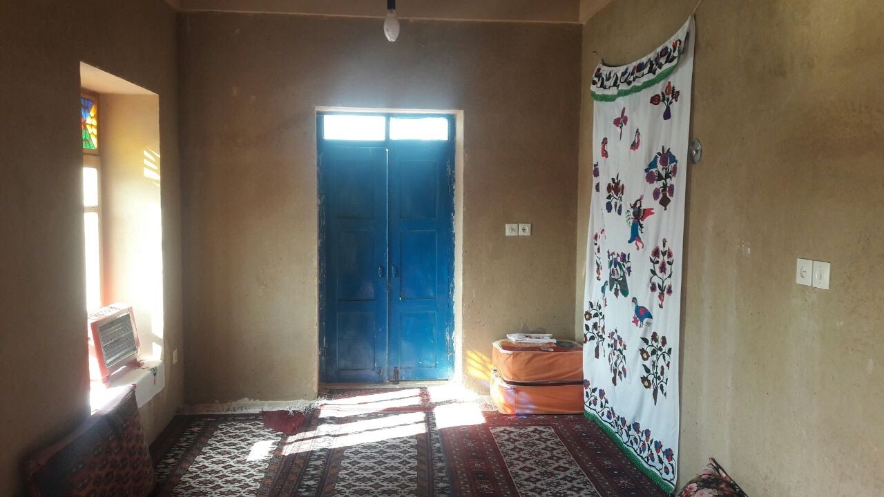 اجاره اتاق سنتی در قلعه بالا بیارجمند - اتاق وسطی