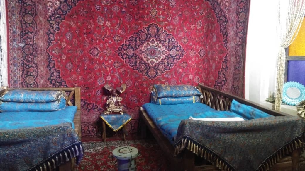 اجاره اقامتگاه بومگردی سنتی در بابا نظر تکاب