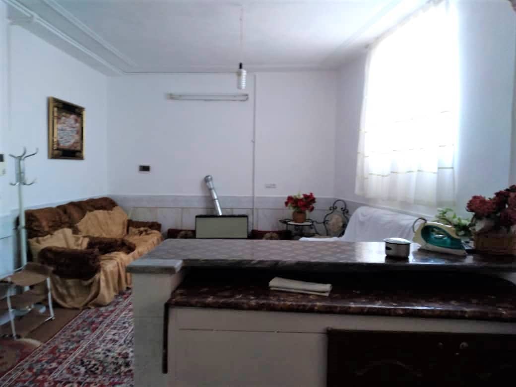 اجاره آپارتمان تک خوابه در شهیدمطهری نایین-طبقه اول 100 متری