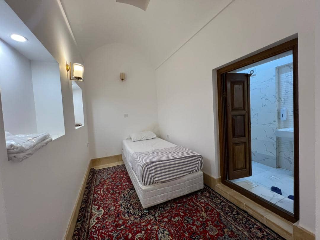 اجاره اتاق یک تخته در خیابان فهادان یزد - 101 حياط اقامتگاه