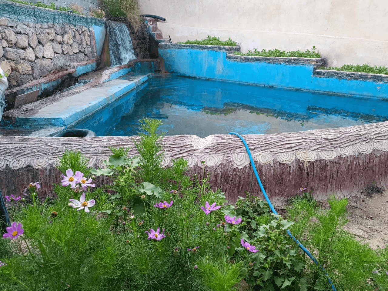 اجاره ویلا استخرروباز در روستا اشکفت سپیدان - تکخواب نما واحد تکخواب