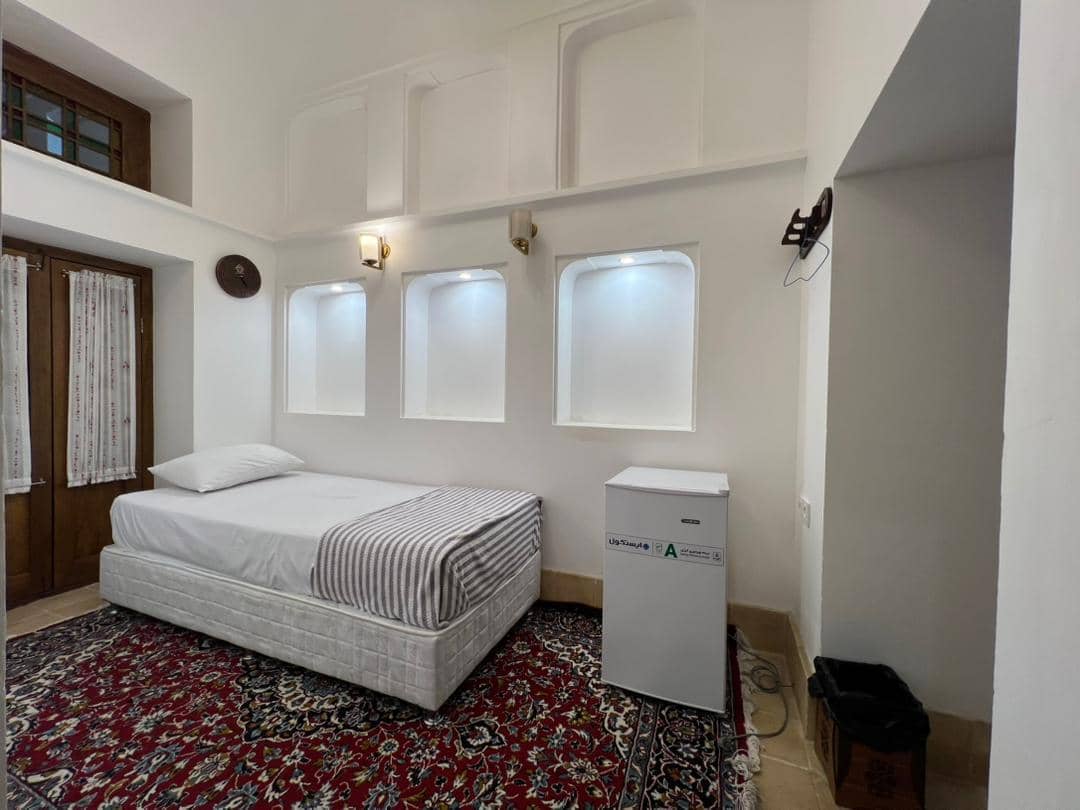 اجاره اتاق یک تخته در خیابان فهادان یزد - 101 حياط اقامتگاه