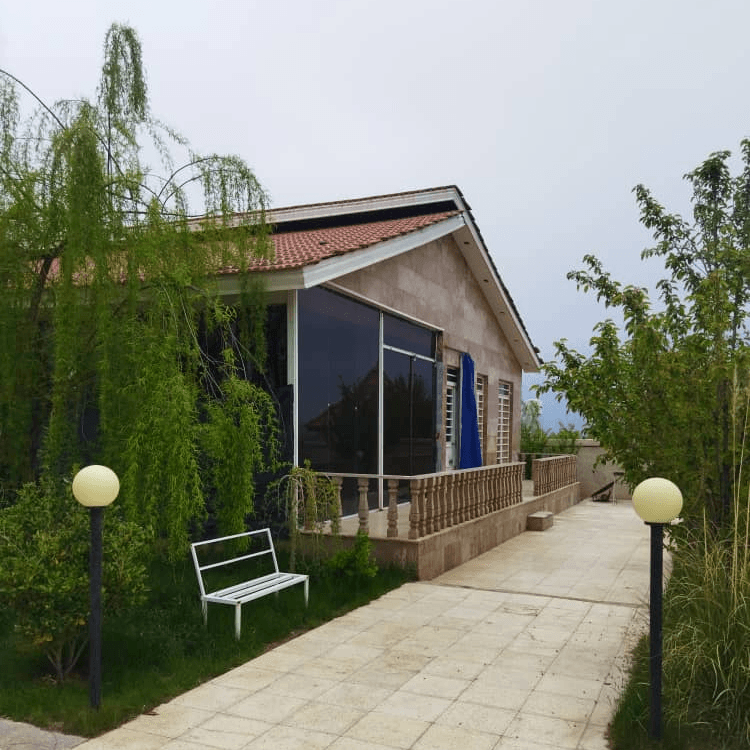 ویلا با استخر سرپوشیده دو خوابه در قلات شیراز