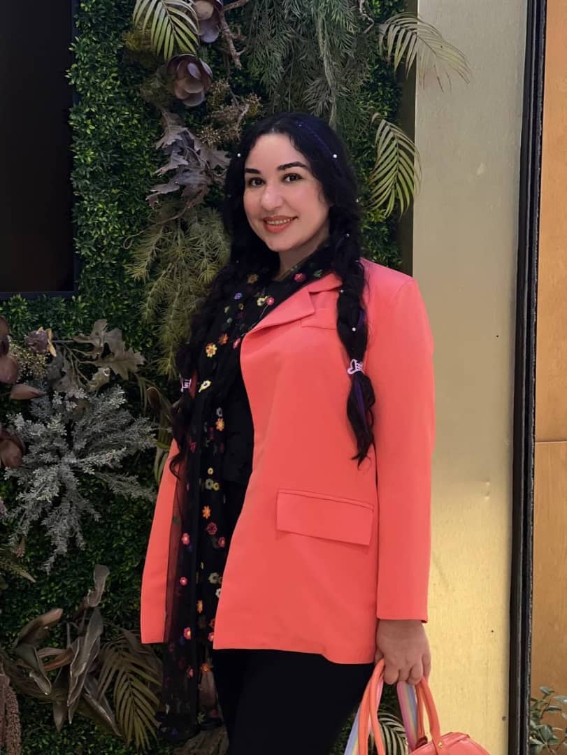 hostIntroImage-لادن عزیزی لرد