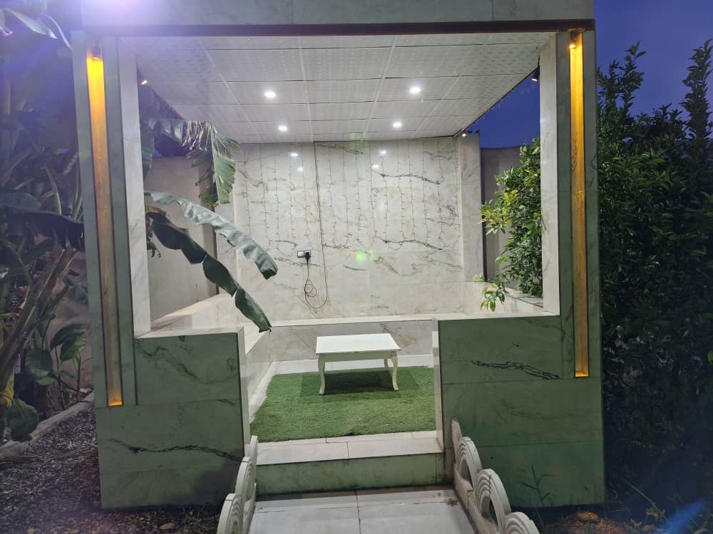 ویلا با استخر سرپوشیده چهارفصل در مهرشهر دزفول نما و حیاط