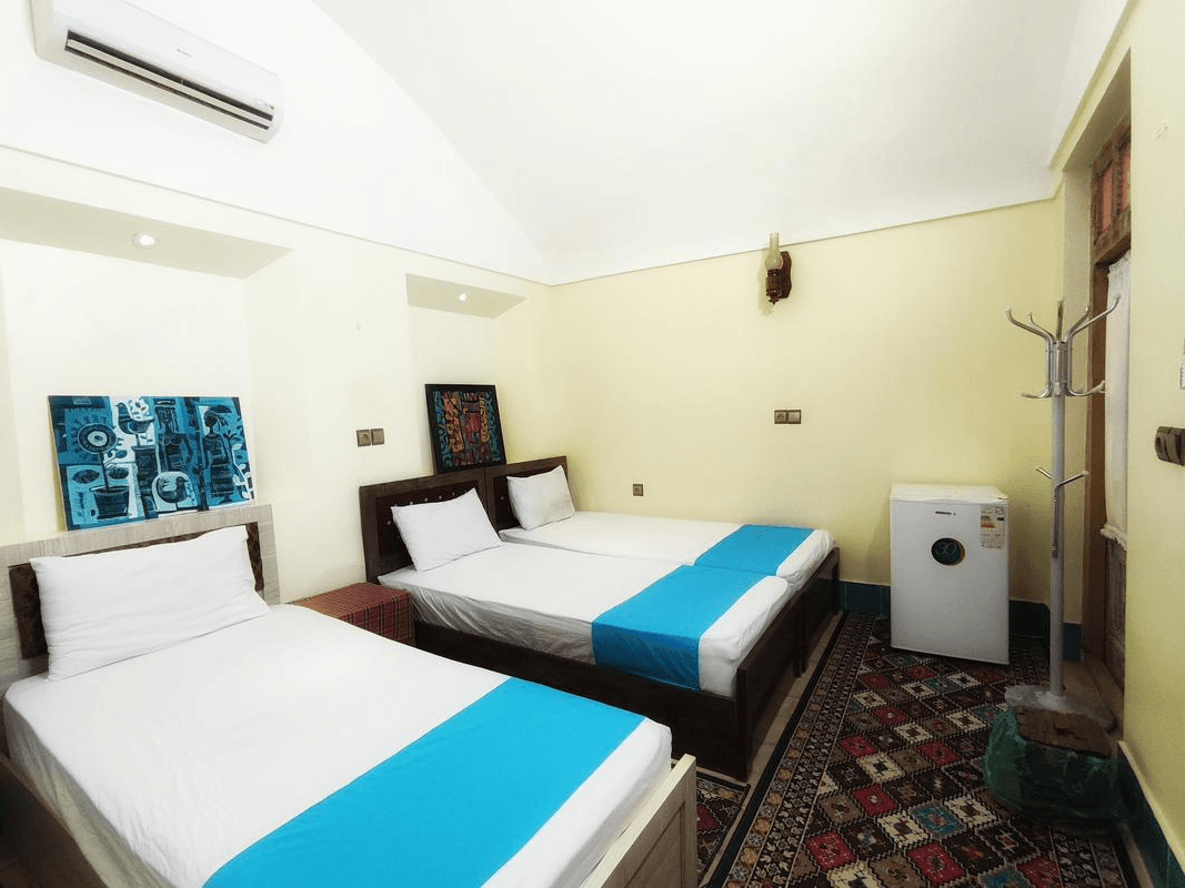 اجاره اقامتگاه سنتی در یزد - لیمویی محوطه