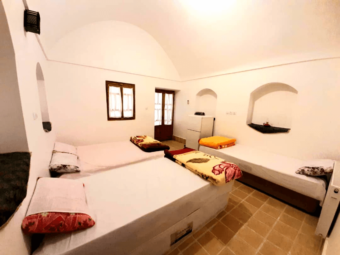 اجاره اقامتگاه بوم گردی سنتی در مهریز مزویرآباد | جهانگرد 9 چهارتخته