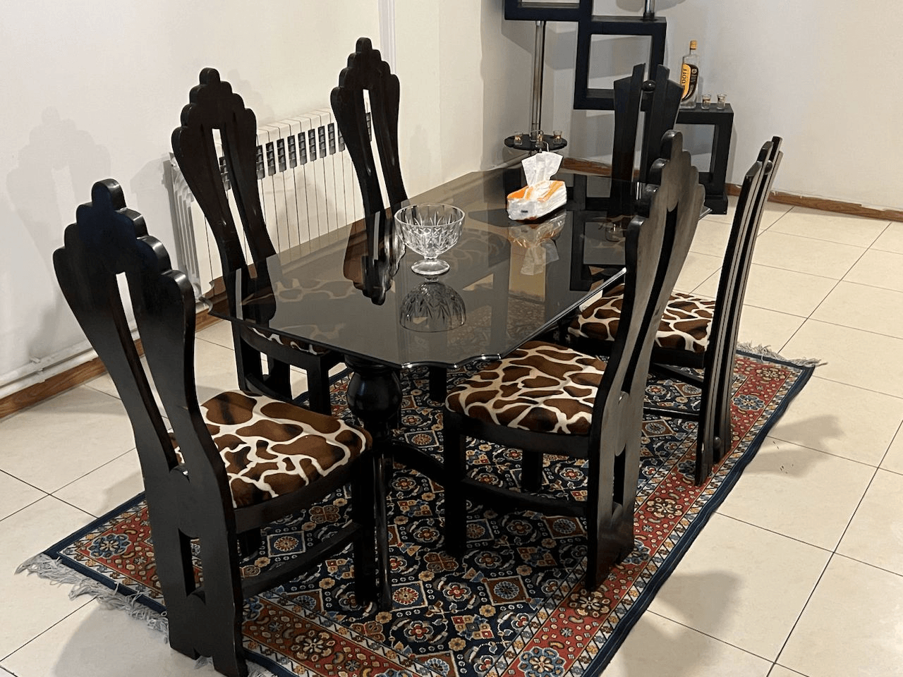 اجاره آپارتمان در خیابان کاشانی تهران - طبقه همکف  سالن