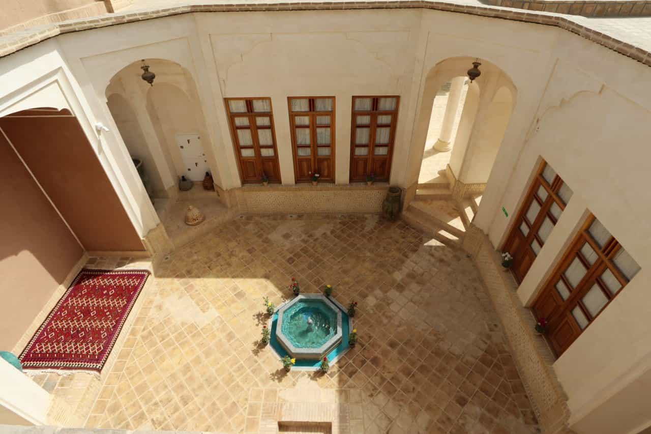 اقامتگاه سنتی در خیابان فاضل نراقی کاشان - 101 توئین محوطه