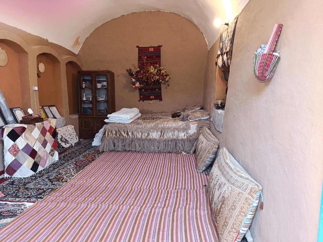 اجاره اتاق دو تخته در روستا فروان آرادان - قاصدک  اتاق دو تخته قاصدک