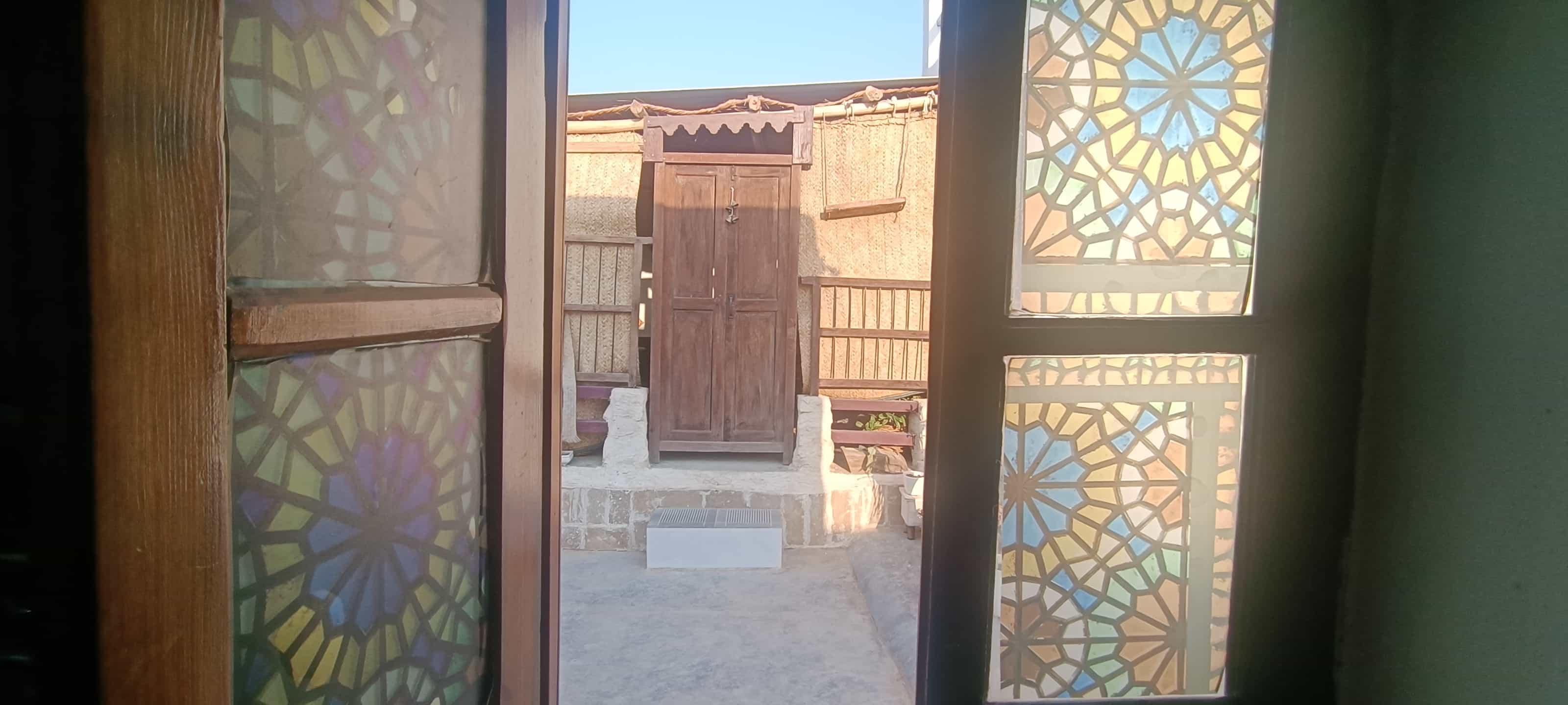 اقامتگاه ساحلی در روستای بربو دلوار - لیان همکف نما و ورودی واحد