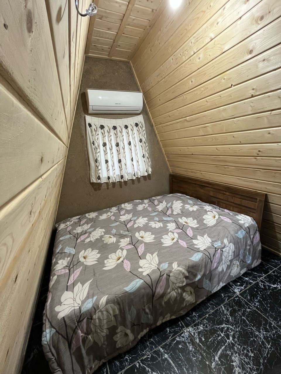 کلبه سوئیسی دوبلکس جکوزی دار در اربه کله - دو خواب