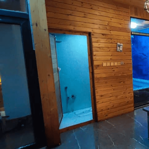 ویلا سه خواب با استخر رو باز آبگرم در لواسان محوطه