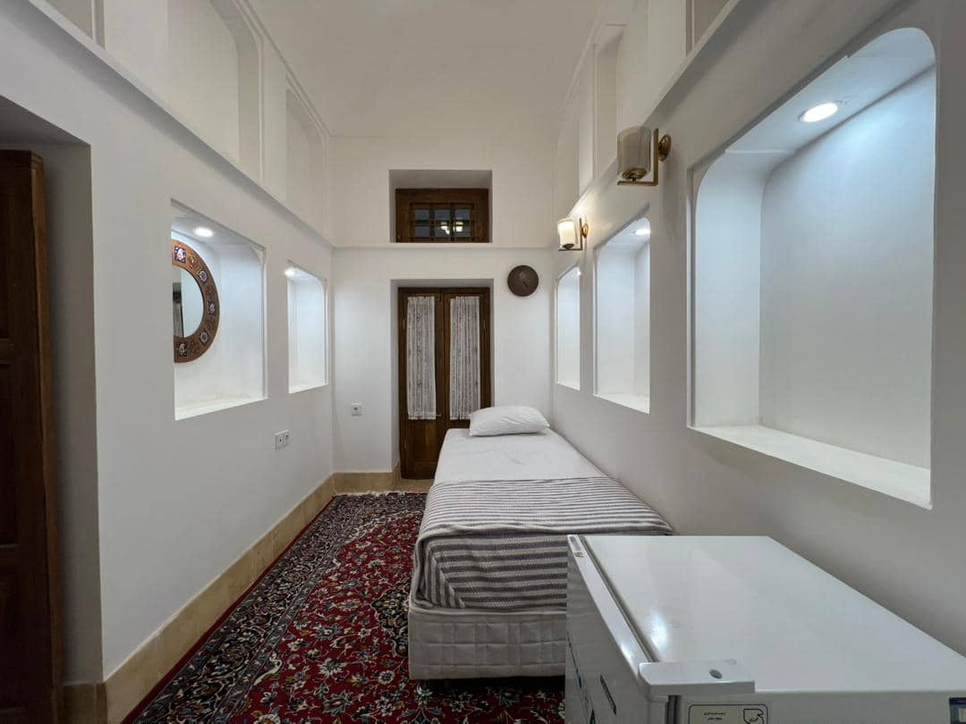 اجاره اتاق یک تخته در خیابان فهادان یزد - 101 حياط اقامتگاه