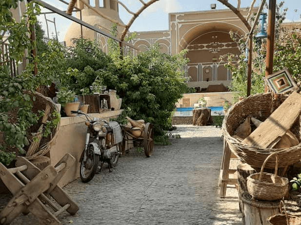 اجاره اقامتگاه بوم گردی سنتی در مهریز مزویرآباد | جهانگرد 9 چهارتخته