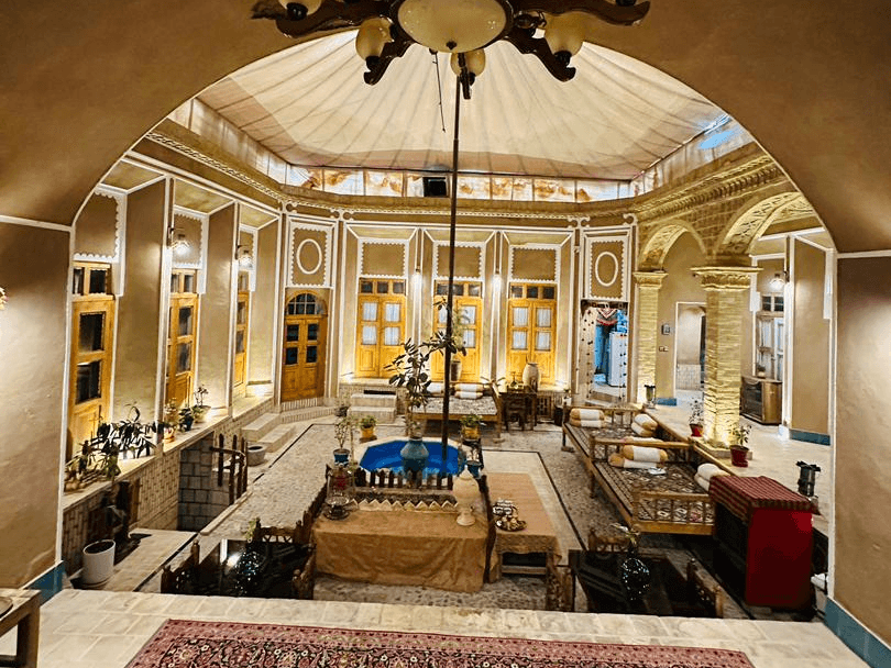 اجاره اقامتگاه سنتی در یزد - سنتی محوطه