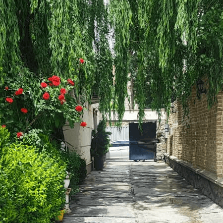 ویلا سه خواب با استخر رو باز آبگرم در لواسان محوطه