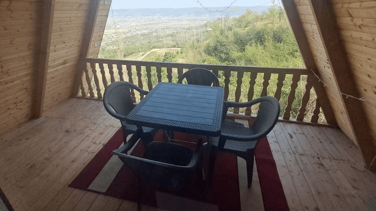 اجاره کلبه سوئیسی جکوزی دار در روستا قرآن تالار لفور - شیرگاه  نمای کلبه