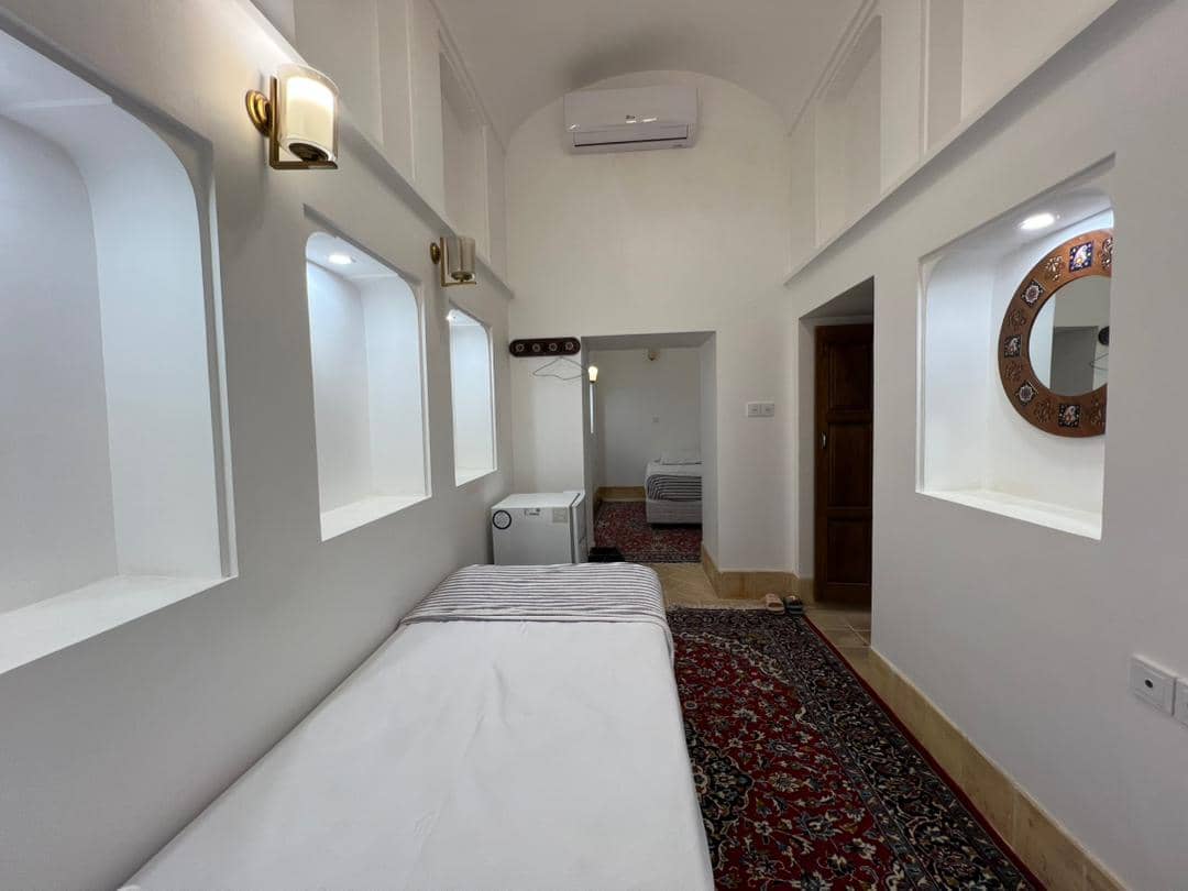 اجاره اتاق یک تخته در خیابان فهادان یزد - 101 حياط اقامتگاه